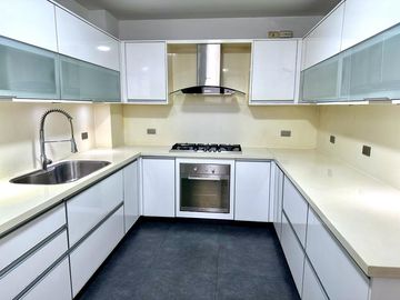 Se Vende Amplio Yremodelado Apartamento En Santa Teresita 190 M2