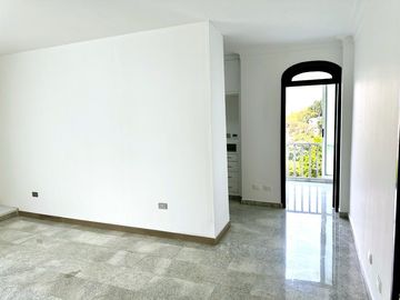 Se Vende Amplio Yremodelado Apartamento En Santa Teresita 190 M2