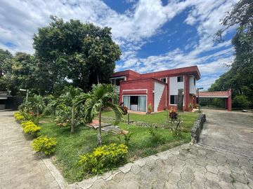 Venta Espectacular Casa Campestre De Dos Niveles Sector Pance 1300 M2