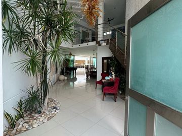 Amplia casa de 6 recámaras con alberca en venta en Benito Juarez Nte, Mérida