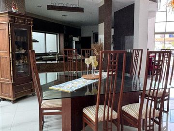 Amplia casa de 6 recámaras con alberca en venta en Benito Juarez Nte, Mérida