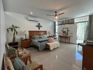 Amplia casa de 6 recámaras con alberca en venta en Benito Juarez Nte, Mérida