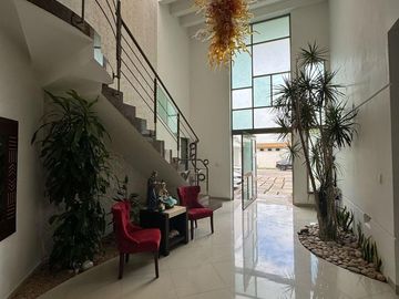 Amplia casa de 6 recámaras con alberca en venta en Benito Juarez Nte, Mérida