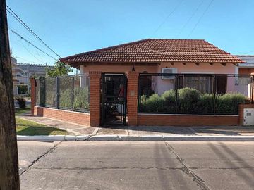 Chalet PH en venta en Castelar Sur