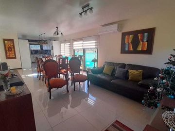 Casa en venta en LOS LAGOS