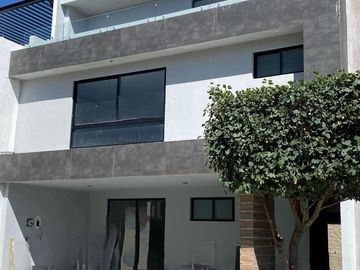 CASA CON EXCELENTES ACABADOS EN PARQUE CHIHUAHUA