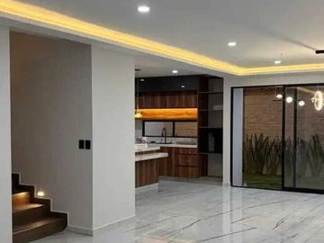 CASA CON EXCELENTES ACABADOS EN PARQUE CHIHUAHUA