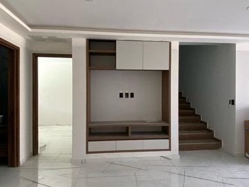 CASA CON EXCELENTES ACABADOS EN PARQUE CHIHUAHUA