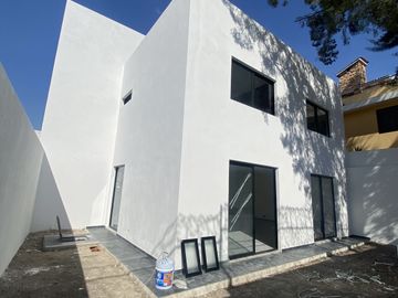 ESTRENA CASA EN FRACC A UN COSTADO DE  PERIFÉRICO  Y LAS TORRES,