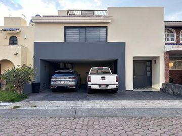 Casa en Venta en Parque de la Castellana, Coto Mallorca, Zapopan