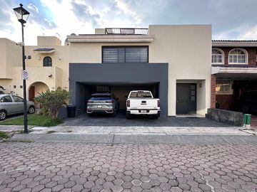 Casa en Venta en Parque de la Castellana, Coto Mallorca, Zapopan