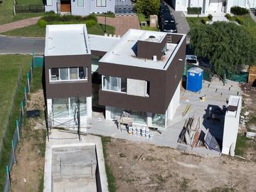 Casa en venta - Barrio Santa Juana, Canning