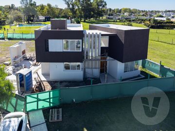 Casa en venta - Barrio Santa Juana, Canning