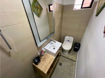SE VENDE AMPLIA CASA INDEPENDIENTE CON PISCINA EN LA CUMBRE