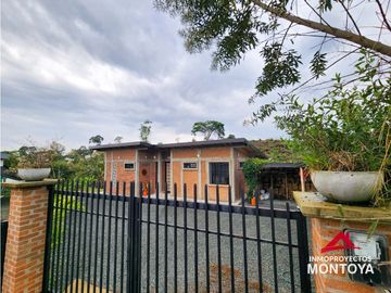 Casa en parcelación, vía Alcalá-Filandia