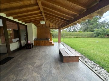 SE VENDE FINCA EN LLANOGRANDE EXCELENTE UBICACIÓN CERCA A TODO