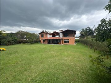 SE VENDE FINCA EN LLANOGRANDE EXCELENTE UBICACIÓN CERCA A TODO