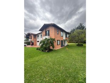 SE VENDE FINCA EN LLANOGRANDE EXCELENTE UBICACIÓN CERCA A TODO