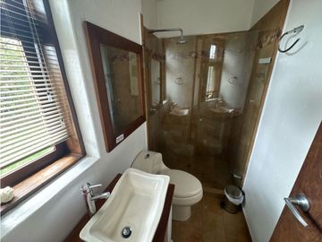 SE VENDE FINCA EN LLANOGRANDE EXCELENTE UBICACIÓN CERCA A TODO
