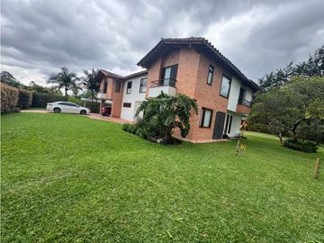SE VENDE FINCA EN LLANOGRANDE EXCELENTE UBICACIÓN CERCA A TODO