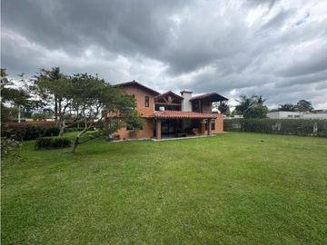 SE VENDE FINCA EN LLANOGRANDE EXCELENTE UBICACIÓN CERCA A TODO