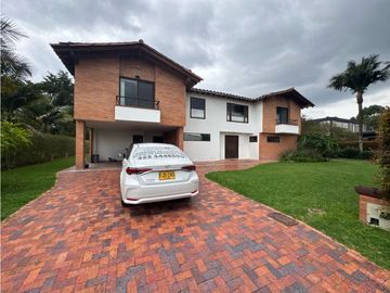 SE VENDE FINCA EN LLANOGRANDE EXCELENTE UBICACIÓN CERCA A TODO