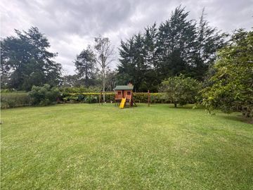 SE VENDE FINCA EN LLANOGRANDE EXCELENTE UBICACIÓN CERCA A TODO