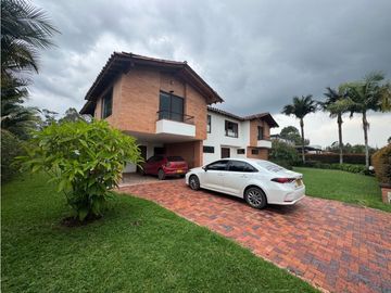 SE VENDE FINCA EN LLANOGRANDE EXCELENTE UBICACIÓN CERCA A TODO