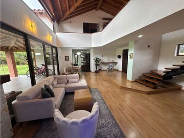 SE VENDE FINCA EN LLANOGRANDE EXCELENTE UBICACIÓN CERCA A TODO