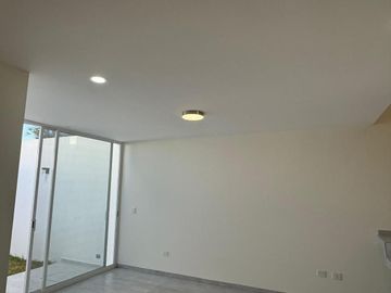 CASA NUEVA EN VENTA EN CONDOMINIO AL SUR PONIENTE DE AGUASCALIENTES