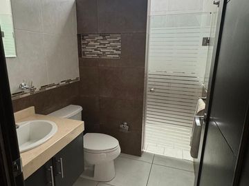 CASA EN VENTA EN FRACC. SANTA ELENA POR DEBAJO DE AVALUO AGUASCALIENTES
