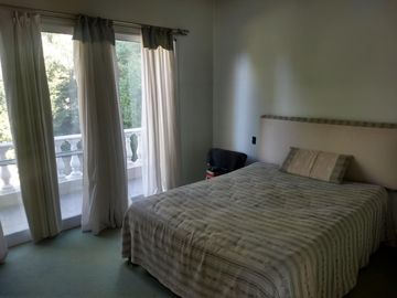 Venta Casa 7 ambientes con Jardin en Echeverria Del Lago