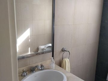 Venta Casa 7 ambientes con Jardin en Echeverria Del Lago