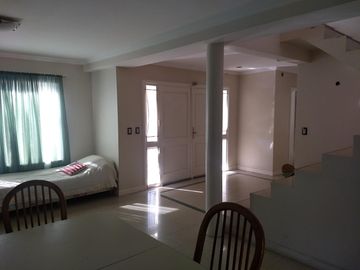 Venta Casa 7 ambientes con Jardin en Echeverria Del Lago