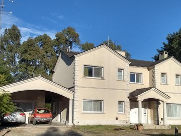Venta Casa 7 ambientes con Jardin en Echeverria Del Lago