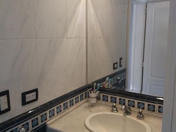 Venta Casa 7 ambientes con Jardin en Echeverria Del Lago