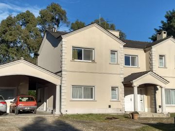 Venta Casa 7 ambientes con Jardin en Echeverria Del Lago