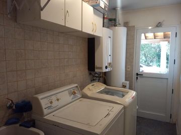 Venta Casa 7 ambientes con Jardin en Echeverria Del Lago