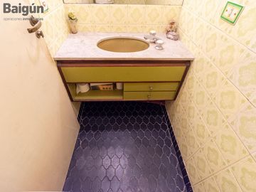 Departamento en venta de 4 ambientes con dependencia en Barrio Norte