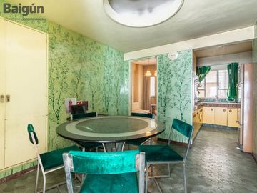 Departamento en venta de 4 ambientes con dependencia en Barrio Norte