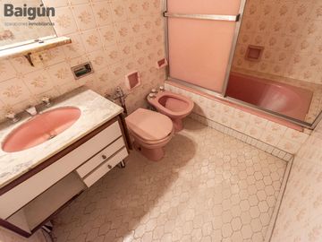 Departamento en venta de 4 ambientes con dependencia en Barrio Norte