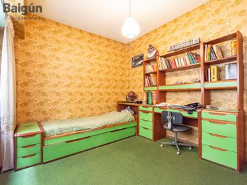Departamento en venta de 4 ambientes con dependencia en Barrio Norte