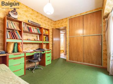 Departamento en venta de 4 ambientes con dependencia en Barrio Norte