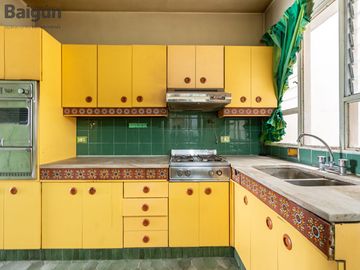 Departamento en venta de 4 ambientes con dependencia en Barrio Norte