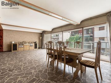 Departamento en venta de 4 ambientes con dependencia en Barrio Norte