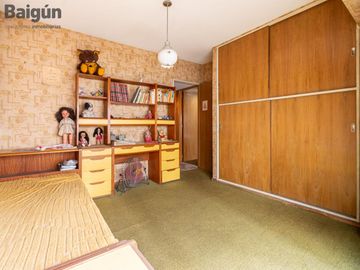 Departamento en venta de 4 ambientes con dependencia en Barrio Norte