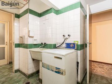 Departamento en venta de 4 ambientes con dependencia en Barrio Norte