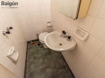 Departamento en venta de 4 ambientes con dependencia en Barrio Norte