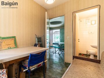 Departamento en venta de 4 ambientes con dependencia en Barrio Norte