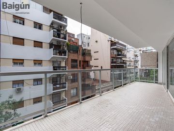 Departamento en venta de 4 ambientes con dependencia en Barrio Norte